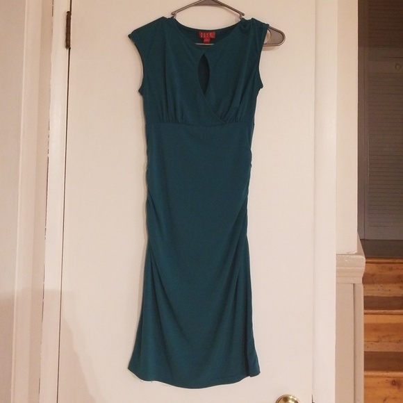 Elle Dresses & Skirts - Emerald green bodycon dress